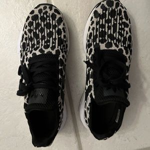 Adidas Swift Run Ladies Sneakers Size 8.5 Leopard Print EUC
